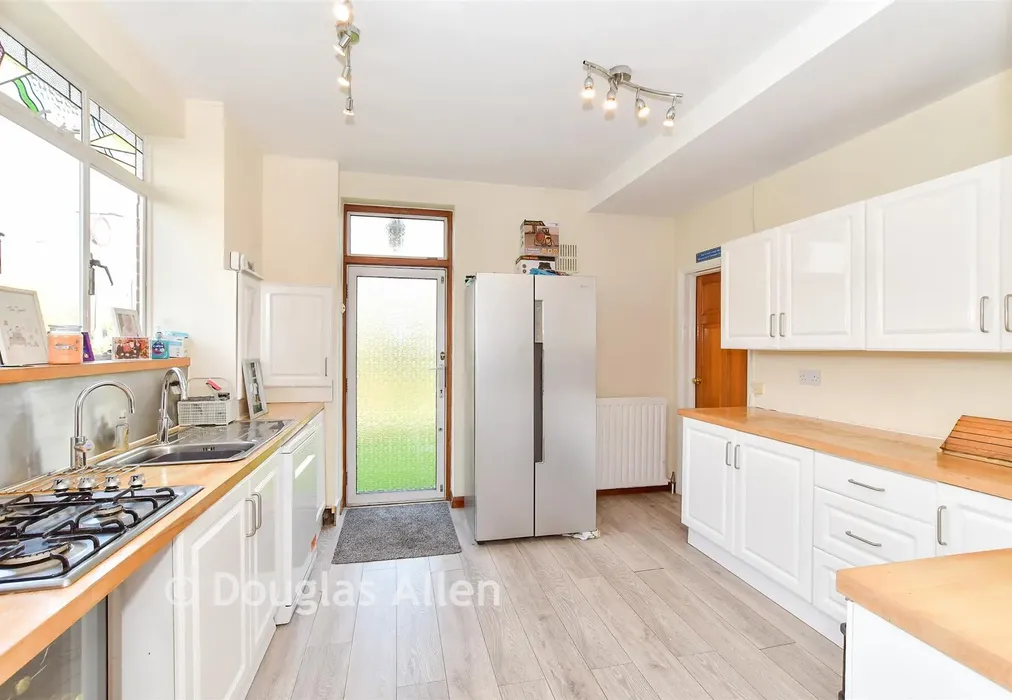 Kitchen - Heath Drive, Gidea Park, Essex - Wards of Kent