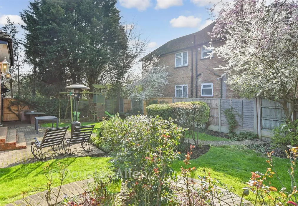 Rear Garden - Heath Drive, Gidea Park, Essex - Wards of Kent