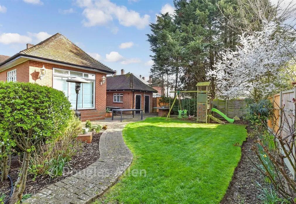 Rear Garden - Heath Drive, Gidea Park, Essex - Wards of Kent
