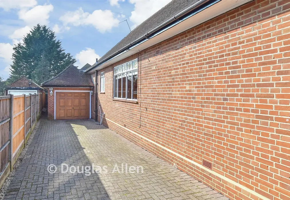 Garage - Heath Drive, Gidea Park, Essex - Wards of Kent