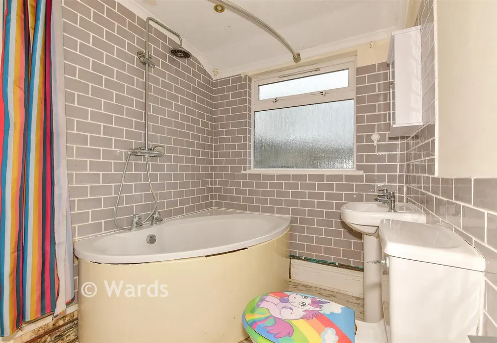 Bathroom - Underdown Road, Herne Bay, Kent - Wards of Kent