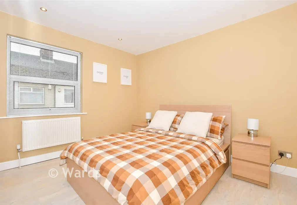 Bedroom 1 - Oxford Street, Snodland, Kent - Wards of Kent