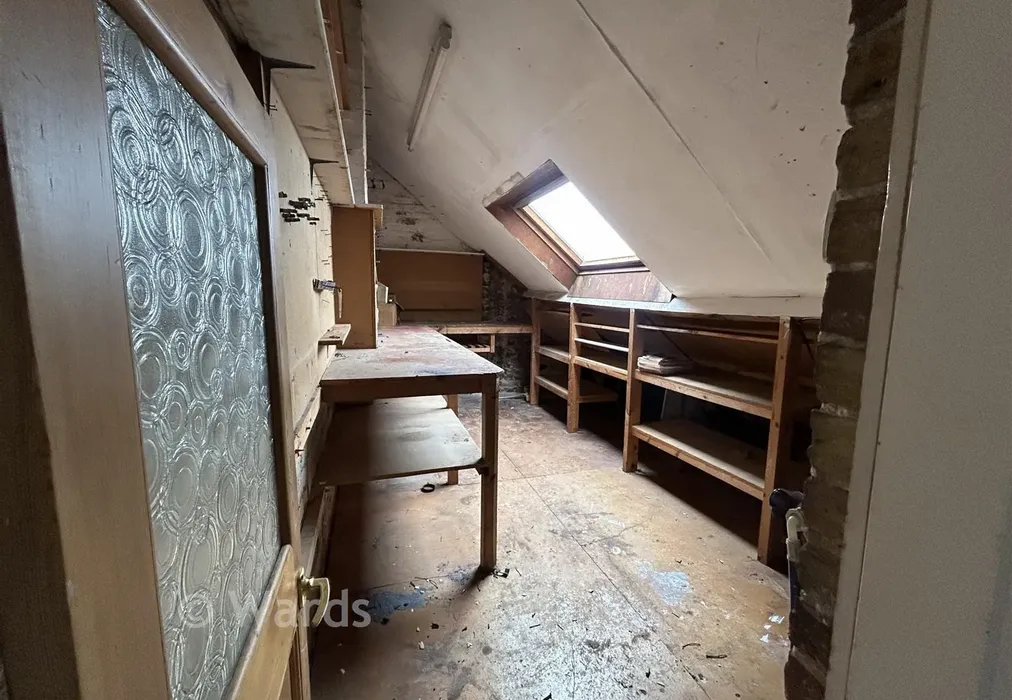 Eaves room - Vale Road, Broadstairs, Kent - Wards of Kent