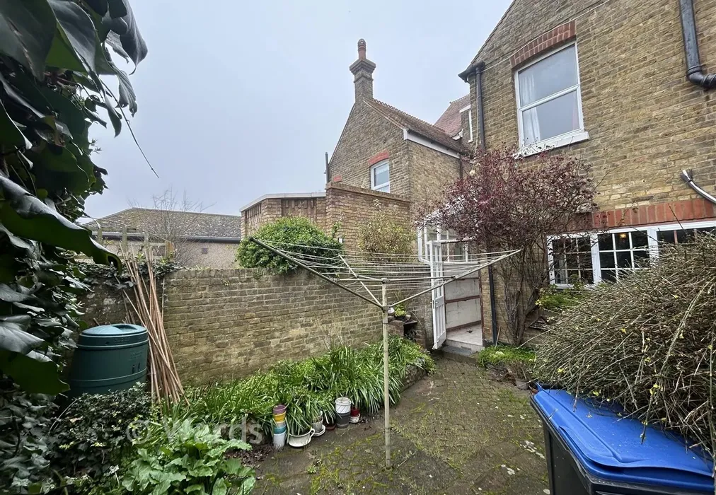 Garden 3 - Vale Road, Broadstairs, Kent - Wards of Kent