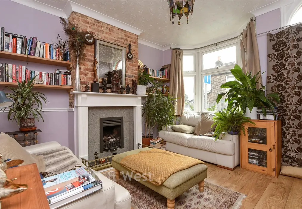 Lounge - Garibaldi Road, Redhill, Surrey - Wards of Kent