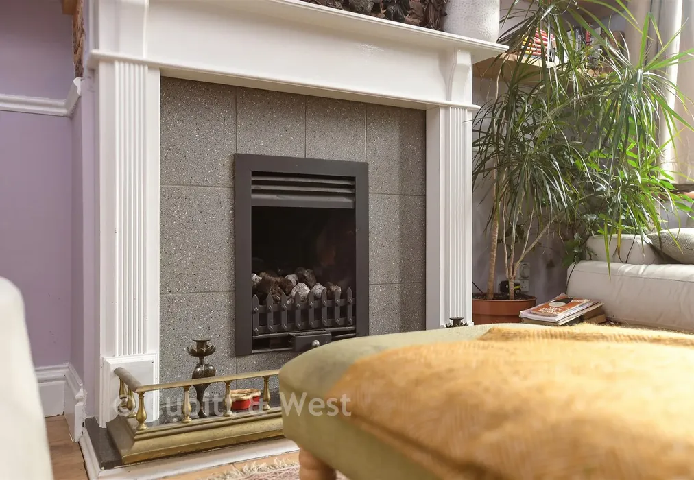 Internal Lifestyle Photograph - Garibaldi Road, Redhill, Surrey - Wards of Kent