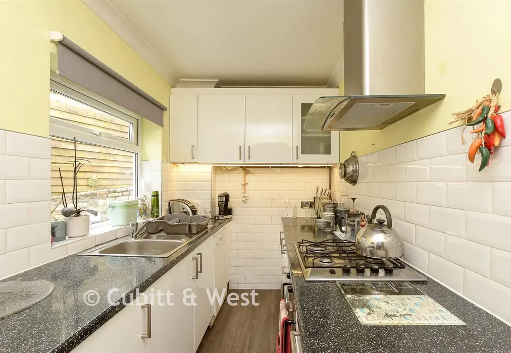 Kitchen - Garibaldi Road, Redhill, Surrey - Wards of Kent
