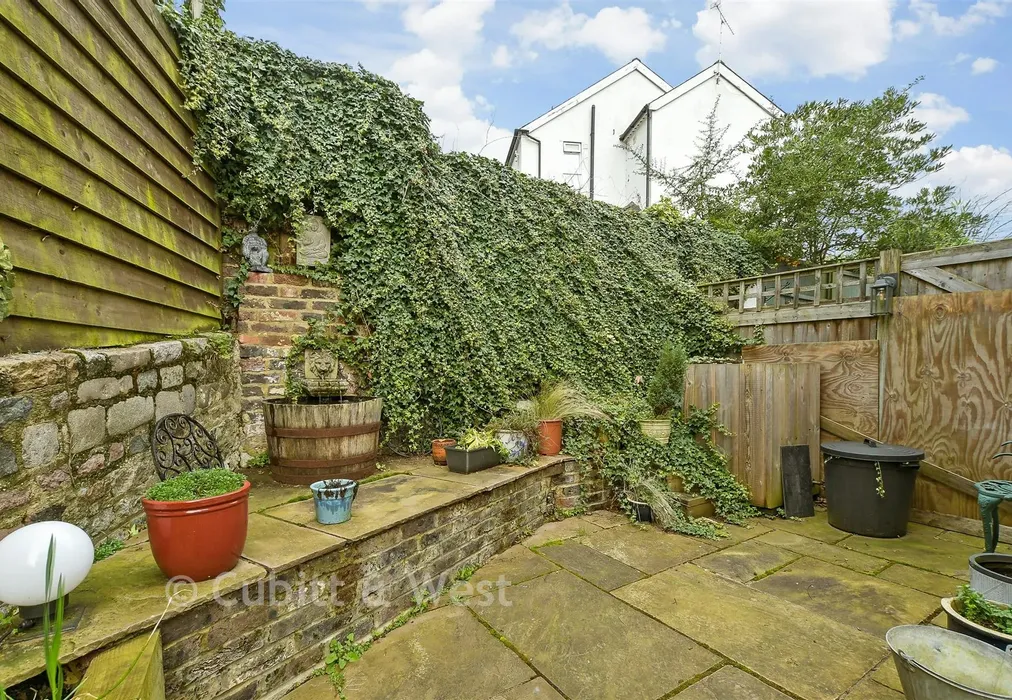 Rear Garden - Garibaldi Road, Redhill, Surrey - Wards of Kent