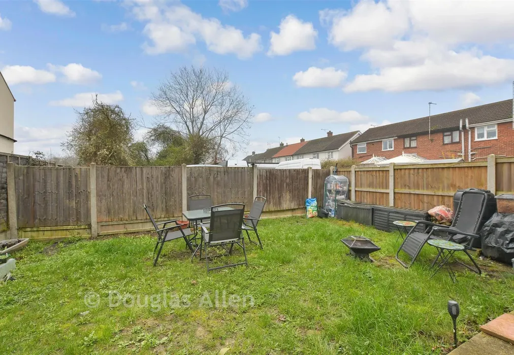 Rear Garden - Bardfield, Basildon, Essex - Wards of Kent