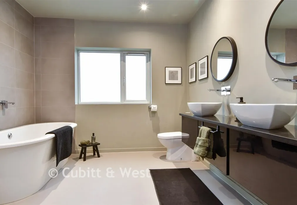 Bathroom - Braypool Lane, Patcham, Brighton, East Sussex - Wards of Kent