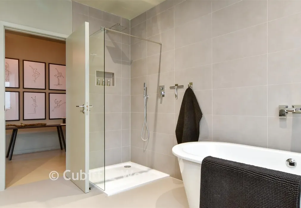 Bathroom - Braypool Lane, Patcham, Brighton, East Sussex - Wards of Kent