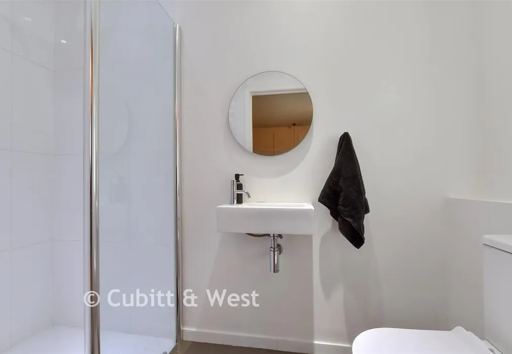En-Suite Shower Room - Braypool Lane, Patcham, Brighton, East Sussex - Wards of Kent