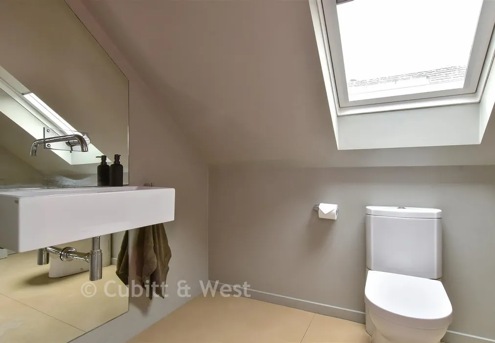 Cloakroom - Braypool Lane, Patcham, Brighton, East Sussex - Wards of Kent