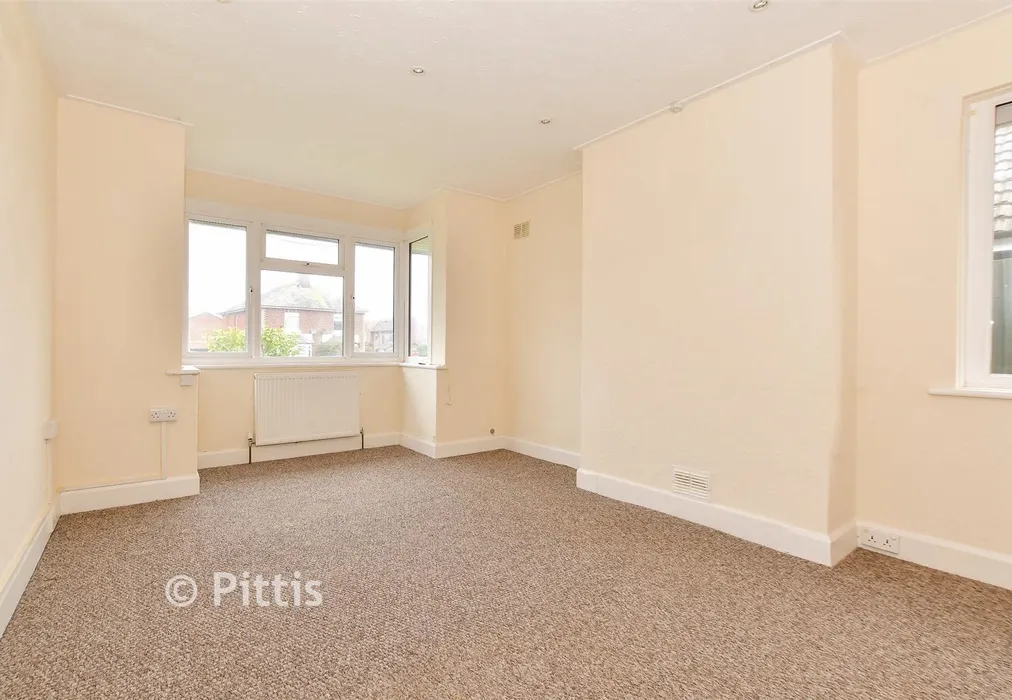 Bedroom 1 - Newport Road, Apse Heath, Isle of Wight - Wards of Kent