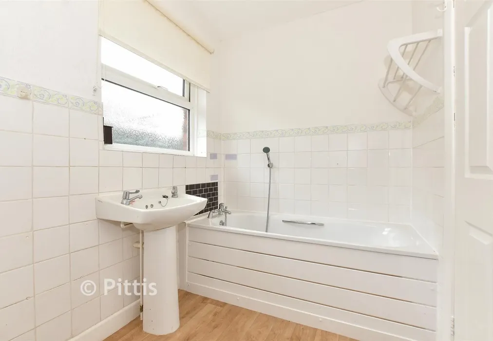 Bathroom - Newport Road, Apse Heath, Isle of Wight - Wards of Kent