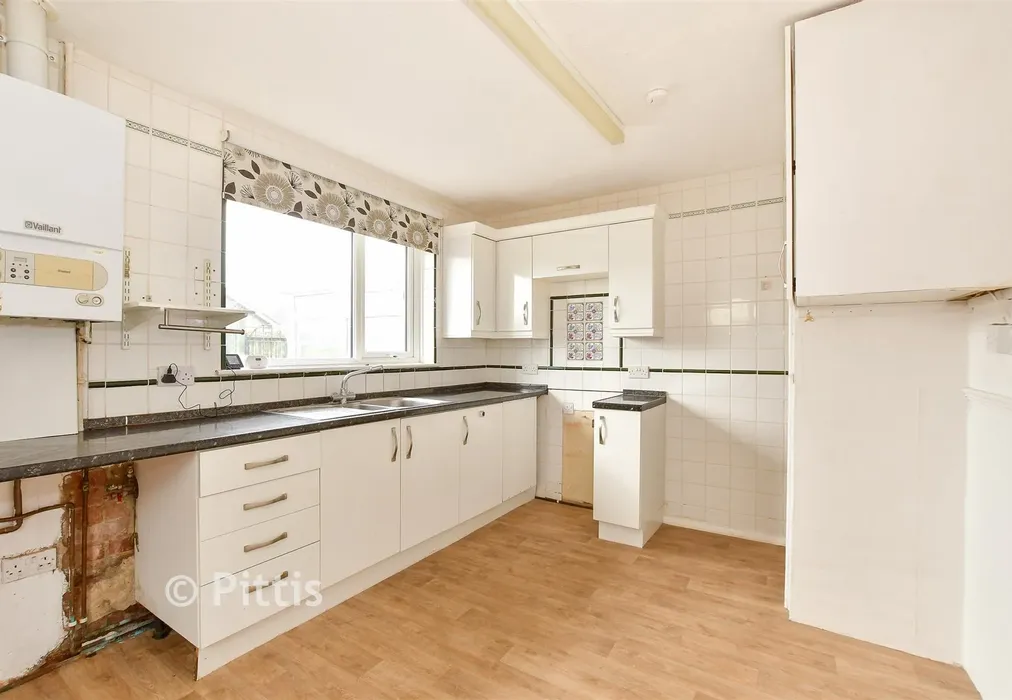 Kitchen - Newport Road, Apse Heath, Isle of Wight - Wards of Kent