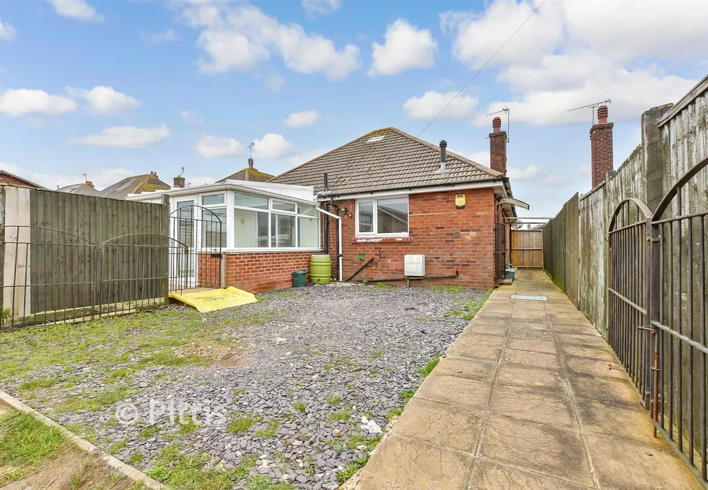 Driveway/Parking - Newport Road, Apse Heath, Isle of Wight - Wards of Kent