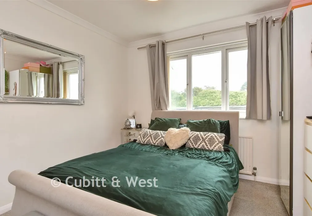 Bedroom 1 - Batemans Road, Woodingdean, Brighton, East Sussex - Wards of Kent