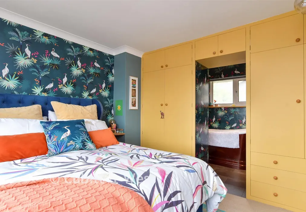 Bedroom 1 - Fairview Rise, Westdene, Brighton, East Sussex - Wards of Kent