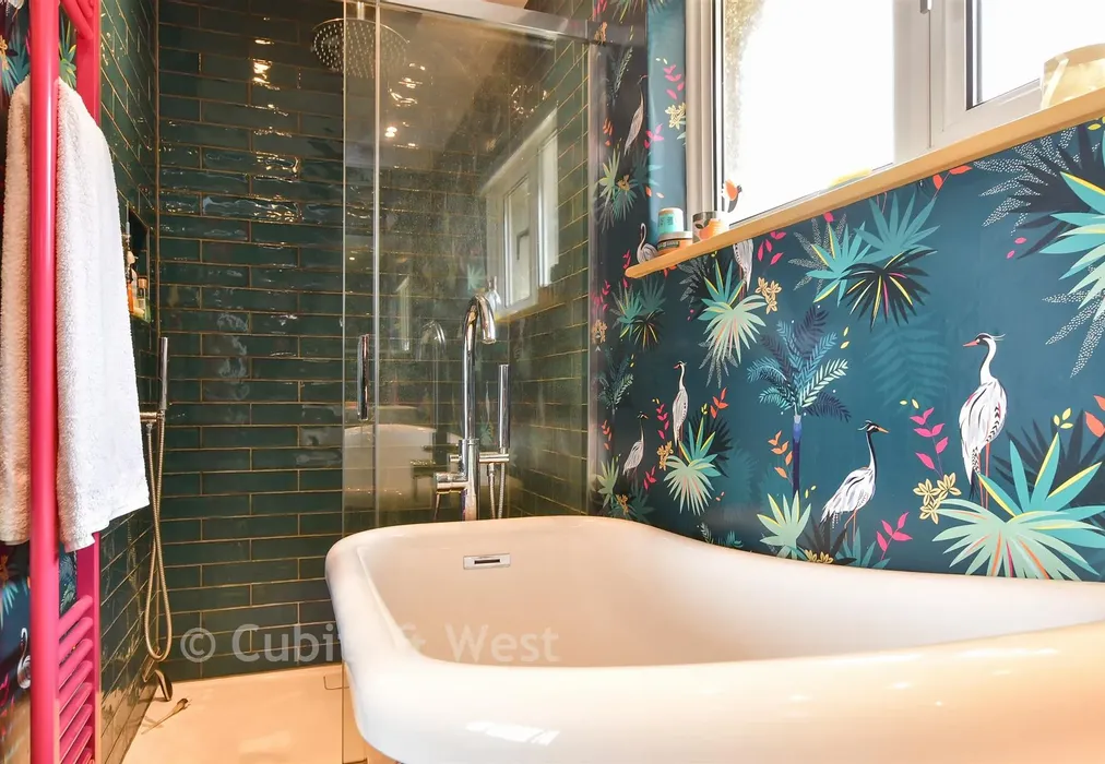 En-Suite Bathroom - Fairview Rise, Westdene, Brighton, East Sussex - Wards of Kent