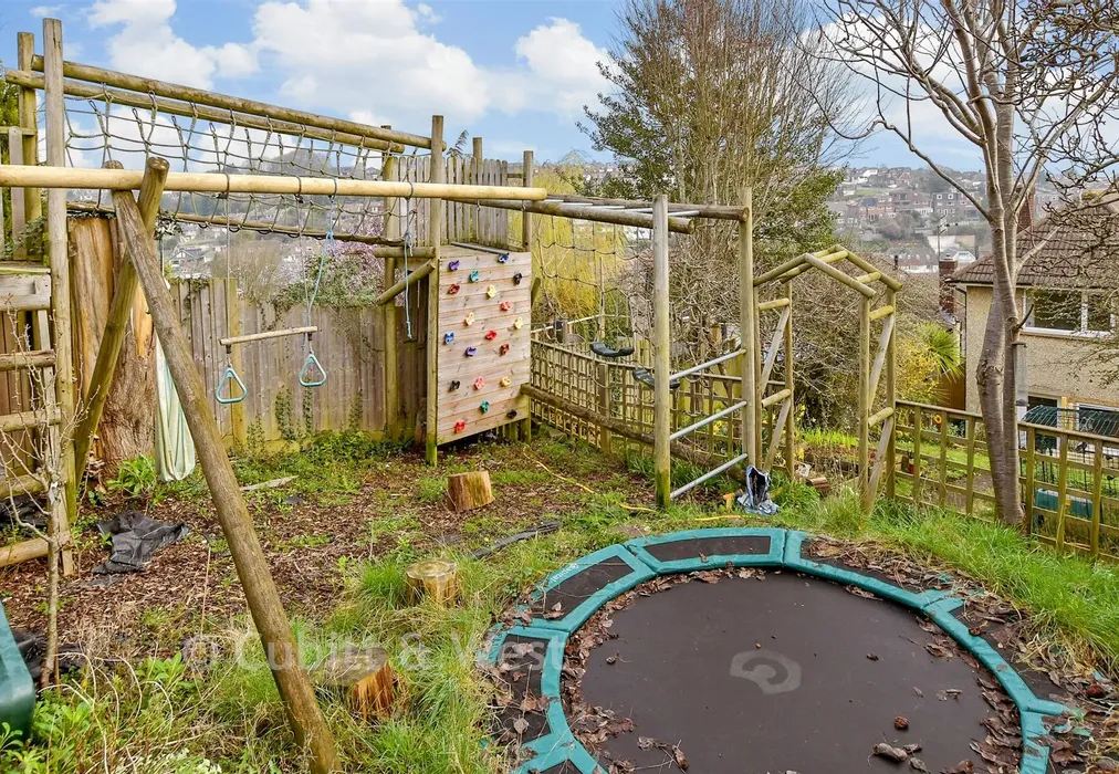 External Lifestyle Photograph - Fairview Rise, Westdene, Brighton, East Sussex - Wards of Kent