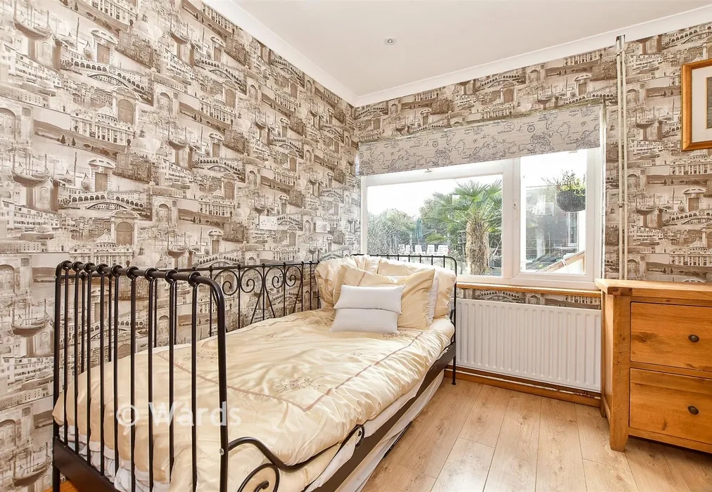 Bedroom 3/ Study - Orchard Glade, Headcorn, Kent - Wards of Kent