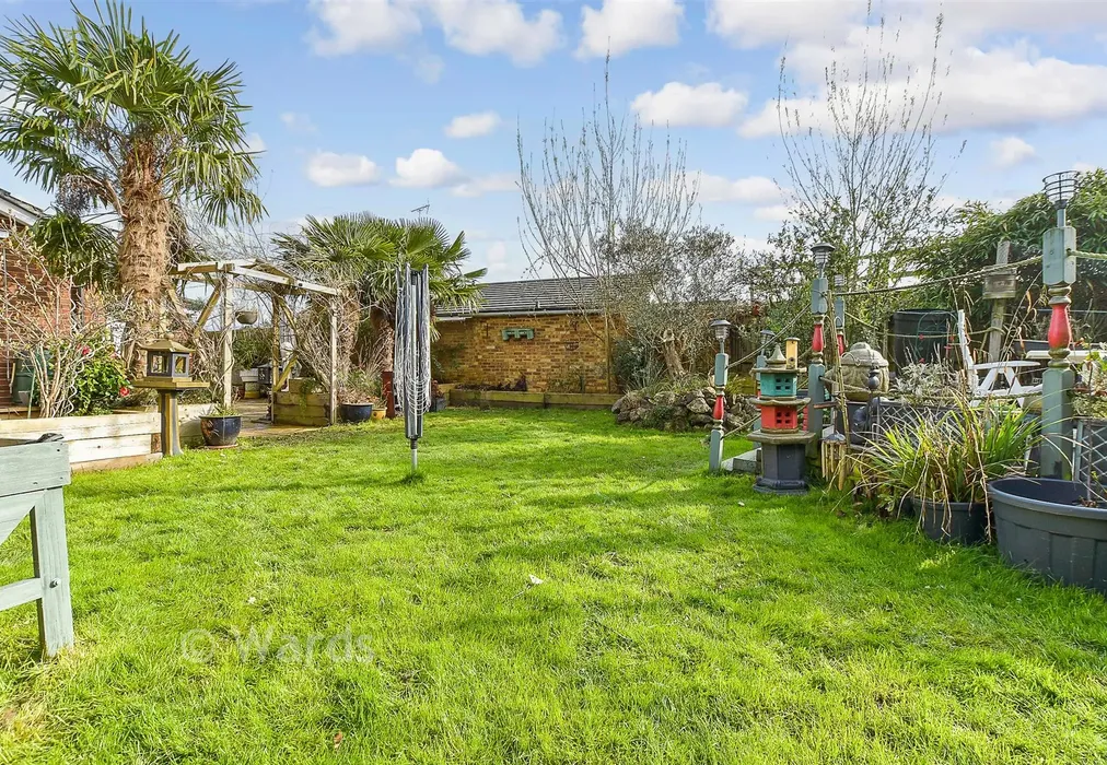 Rear Garden - Orchard Glade, Headcorn, Kent - Wards of Kent