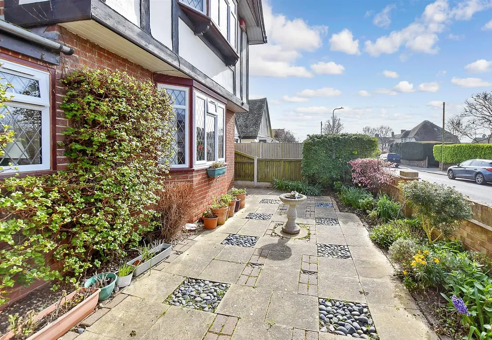 Front Garden - St. Mildred's Avenue, Birchington, Kent - Wards of Kent