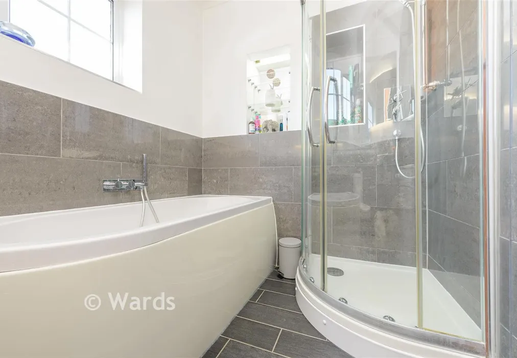Bathroom - Bredhurst Road, Wigmore, Gillingham, Kent - Wards of Kent