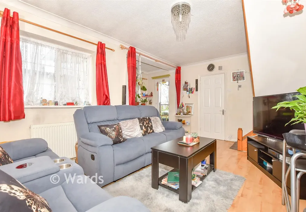 Lounge/Diner - Magpie Hall Road, Chatham, Kent - Wards of Kent