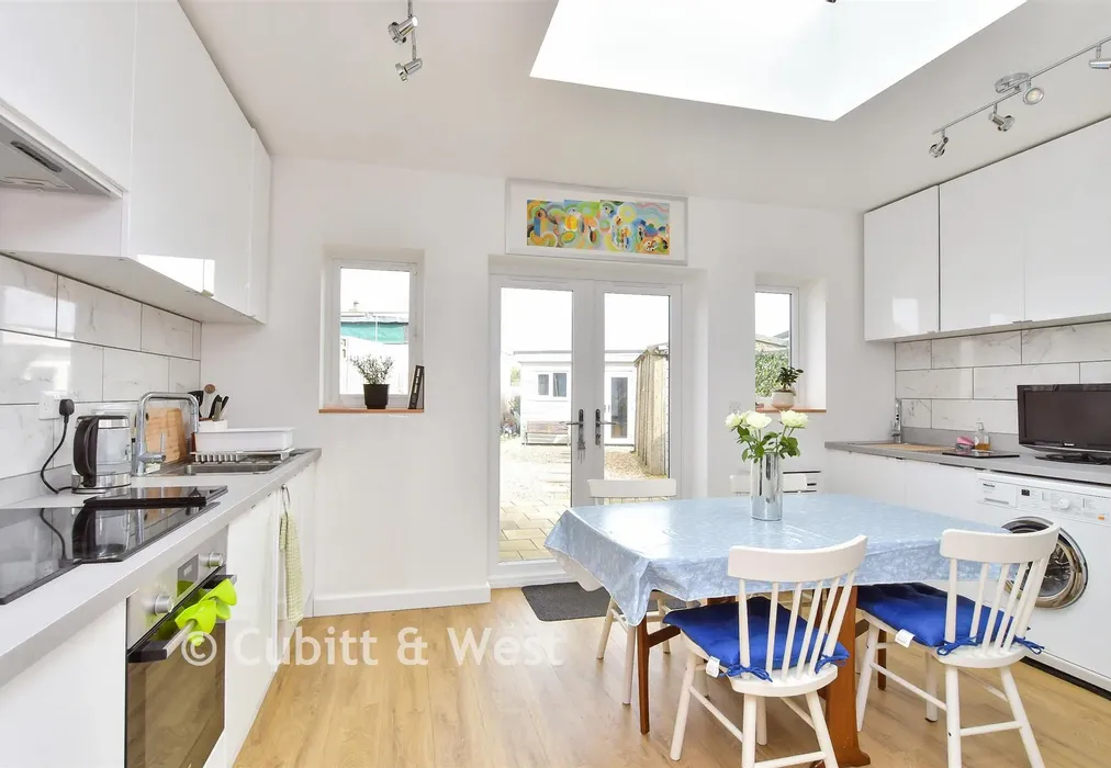 Kitchen - Hillview Road, Woodingdean, Brighton, East Sussex - Wards of Kent