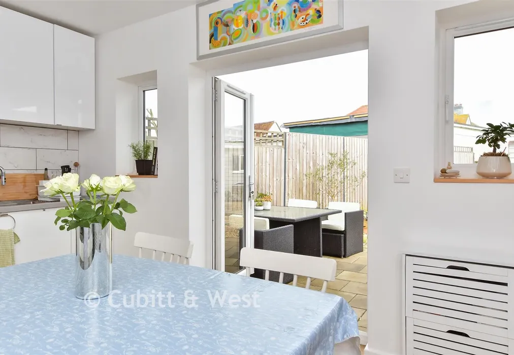 Internal Lifestyle Photograph - Hillview Road, Woodingdean, Brighton, East Sussex - Wards of Kent
