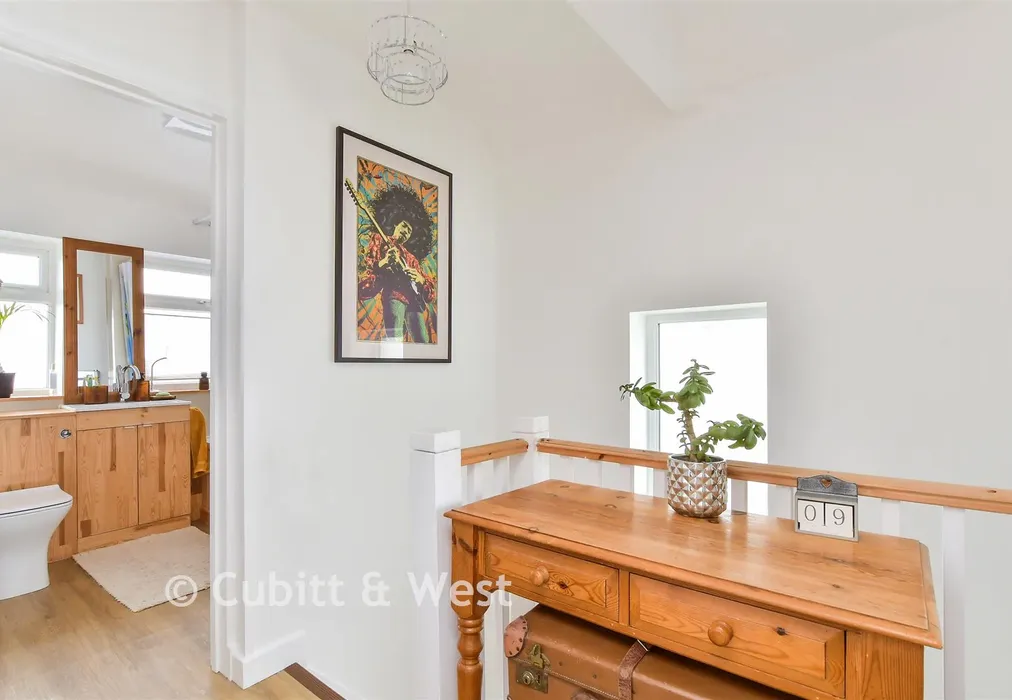 Landing - Hillview Road, Woodingdean, Brighton, East Sussex - Wards of Kent