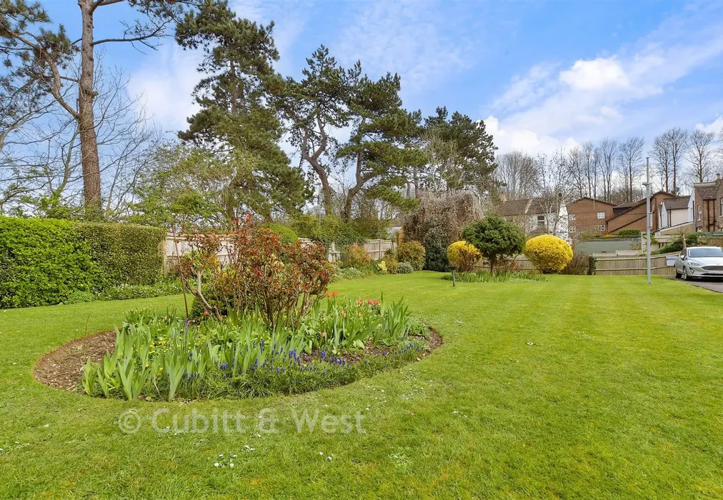 External Gardens - Brighton Road, Purley, Surrey - Wards of Kent
