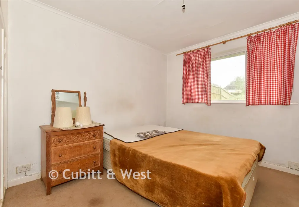 Bedroom 1 - London Road, Watersfield, Pulborough, West Sussex - Wards of Kent