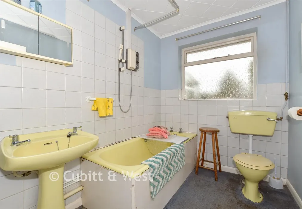 Bathroom - London Road, Watersfield, Pulborough, West Sussex - Wards of Kent