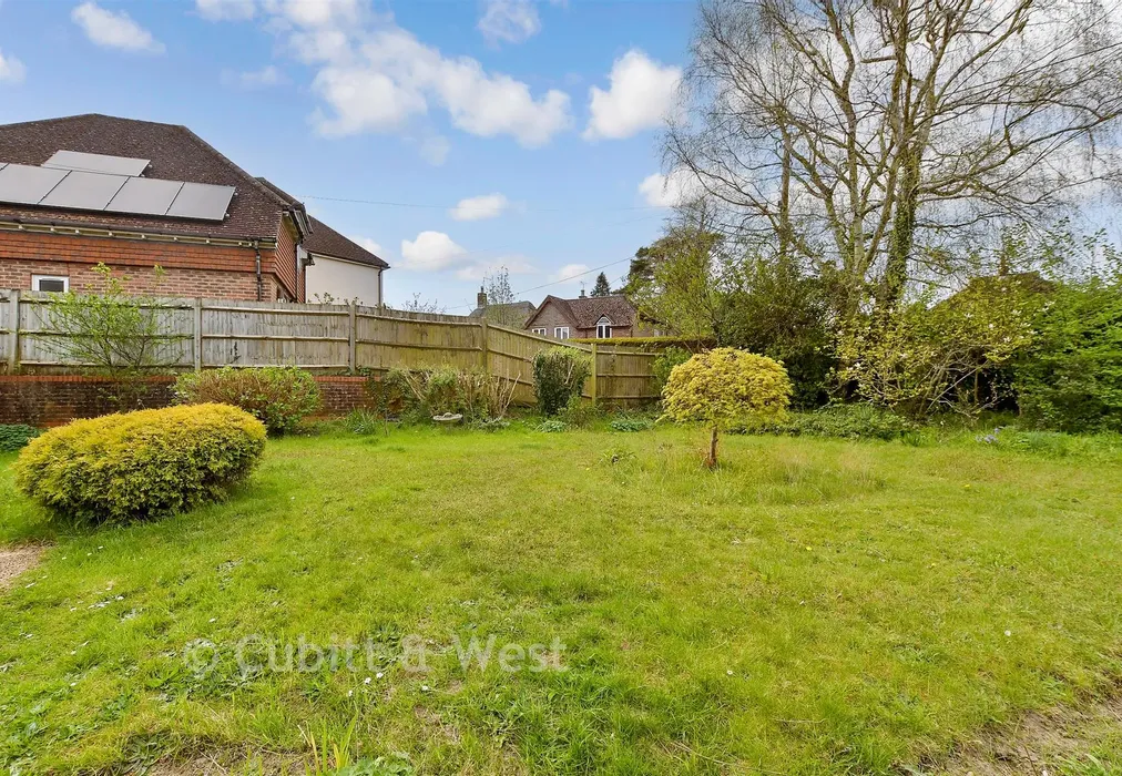 Front Garden - London Road, Watersfield, Pulborough, West Sussex - Wards of Kent