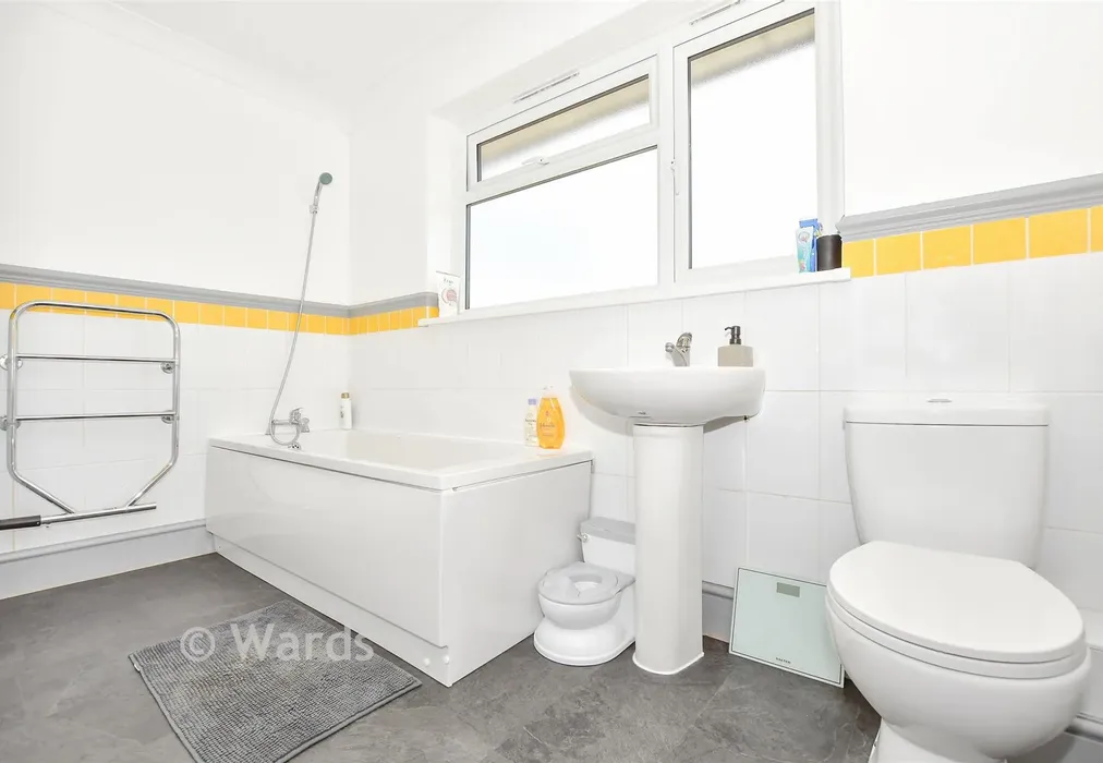 En-Suite Bathroom - Mincers Close, Lordswood, Chatham, Kent - Wards of Kent