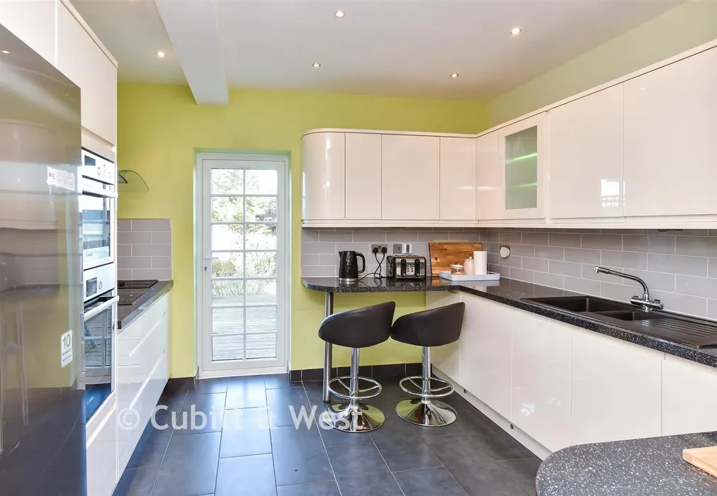 Kitchen - Highview Avenue South, Brighton, East Sussex - Wards of Kent