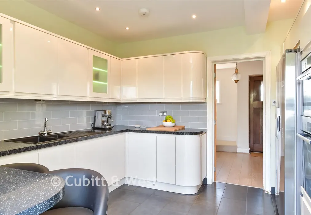 Kitchen - Highview Avenue South, Brighton, East Sussex - Wards of Kent