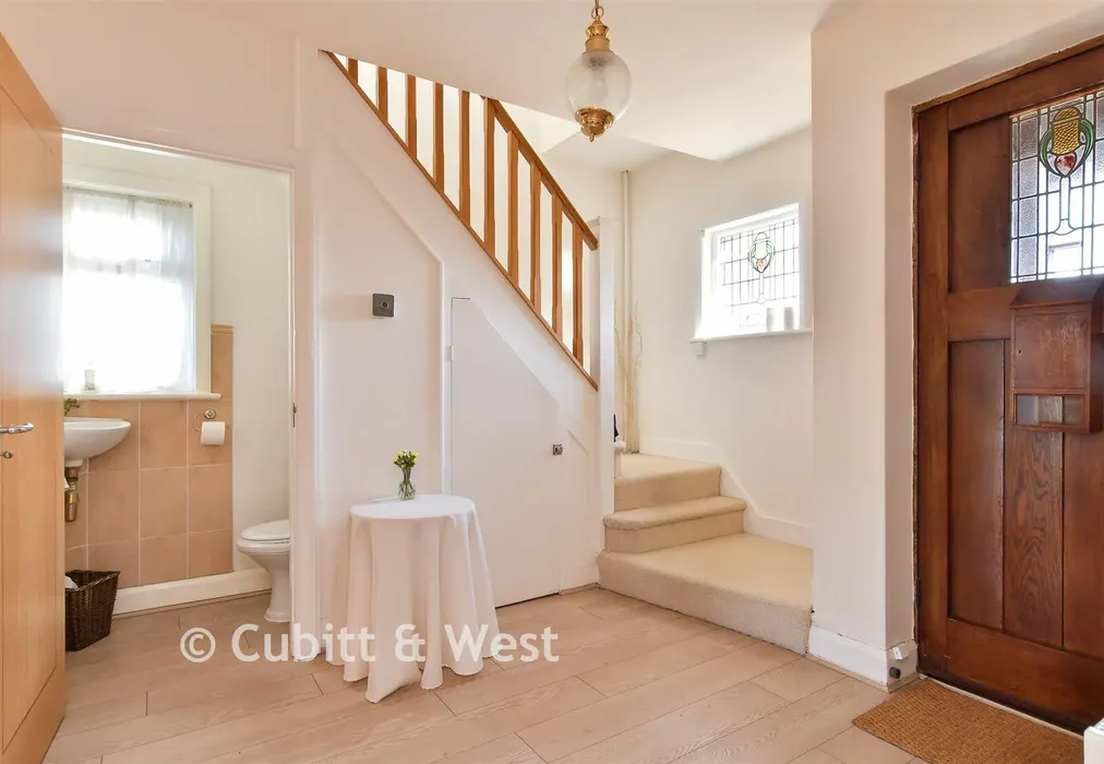 Entrance Hall - Highview Avenue South, Brighton, East Sussex - Wards of Kent