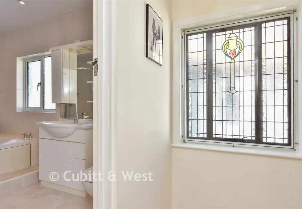 Landing - Highview Avenue South, Brighton, East Sussex - Wards of Kent