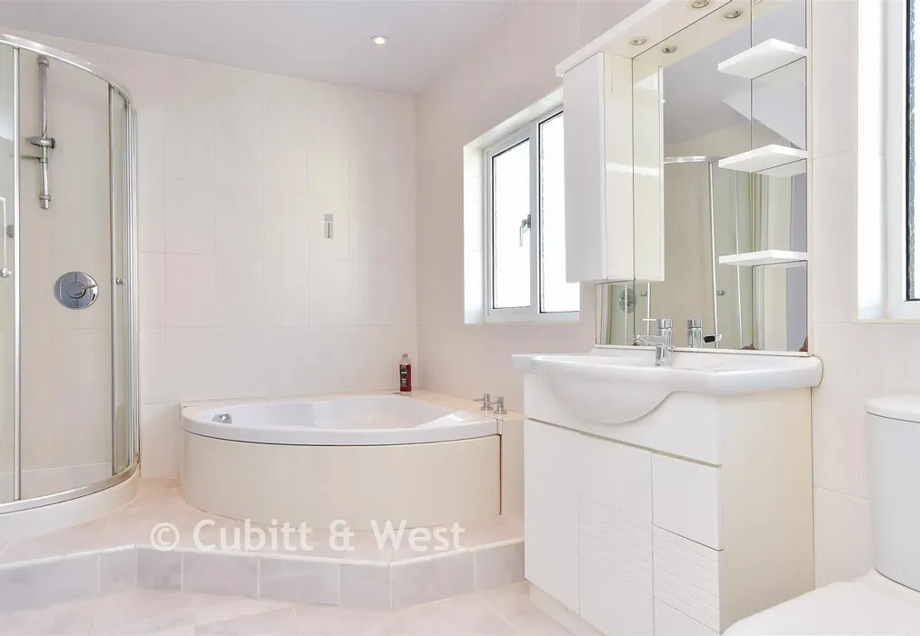 Bathroom - Highview Avenue South, Brighton, East Sussex - Wards of Kent