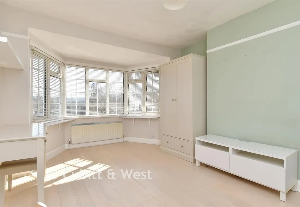 Bedroom 1 - Highview Avenue South, Brighton, East Sussex - Wards of Kent