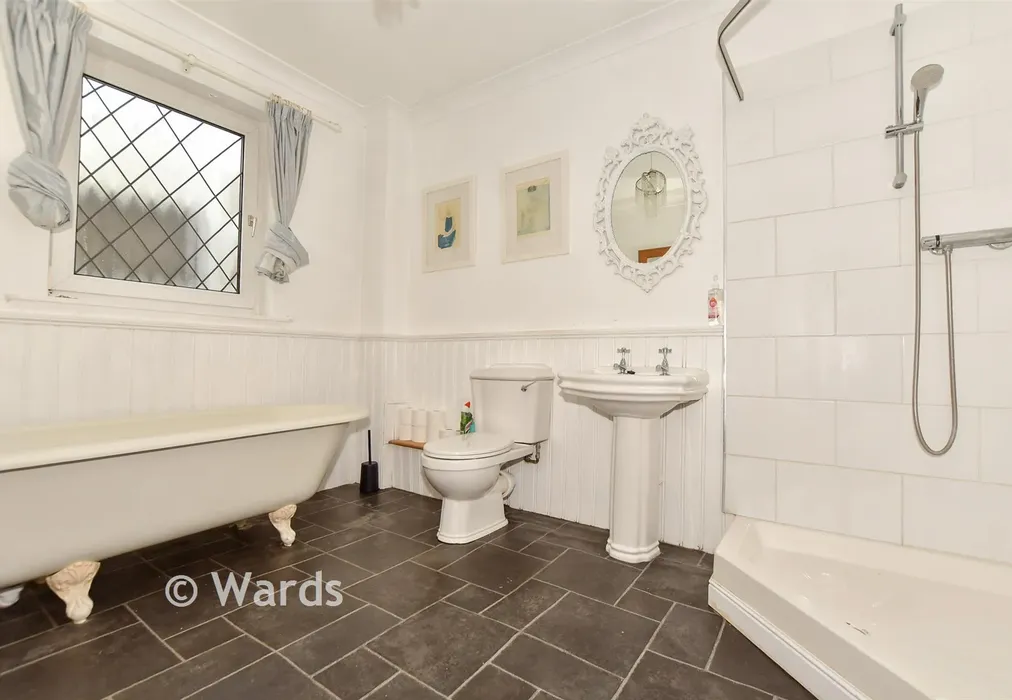 Bathroom - Maison Dieu Road, Dover, Kent - Wards of Kent