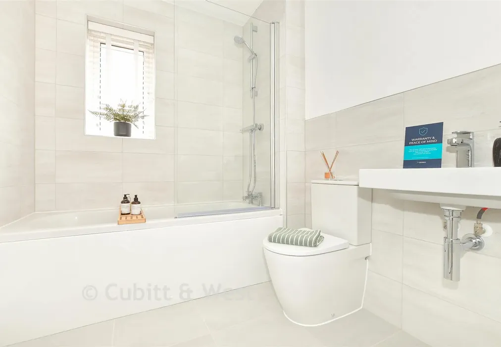 Bathroom - Shearwater Drive, Wittering Place, West Wittering, Chichester, West Sussex - Wards of Kent