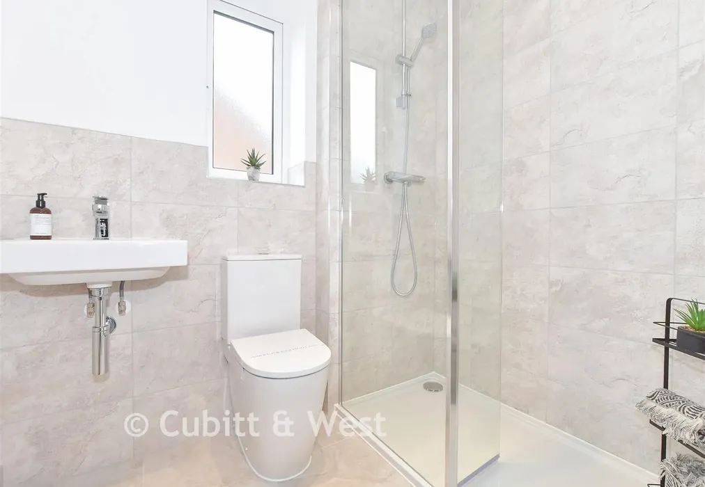 En-Suite - Wittering Place, Lapwing Walk, West Wittering, Chichester, West Sussex - Wards of Kent