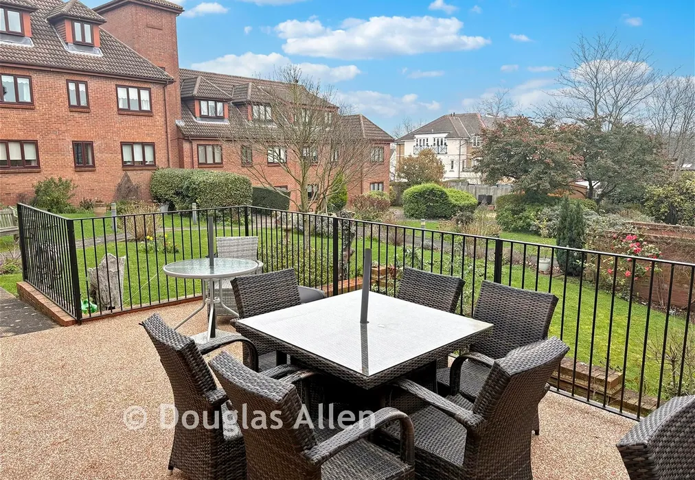 Communal Garden - Albert Road, Buckhurst Hill, Essex - Wards of Kent