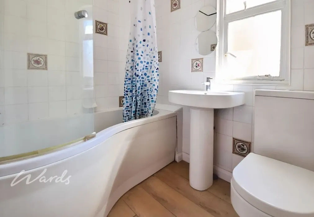 Bathroom - Cobham Street Gravesend DA11 - Wards of Kent