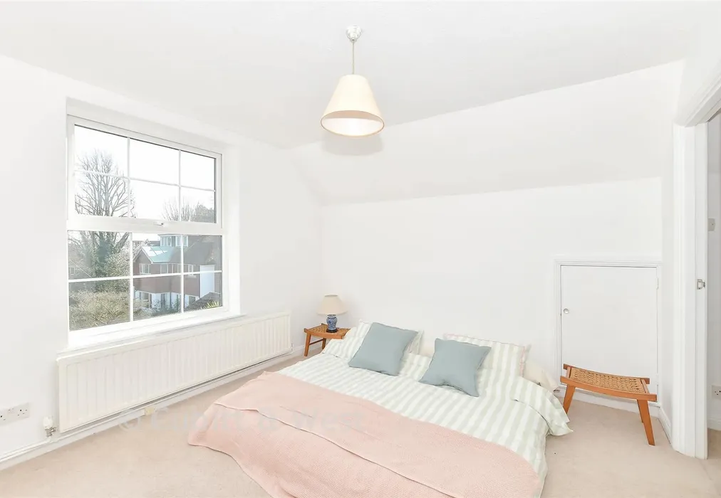 Loft Room - Sackville Close, Lewes, East Sussex - Wards of Kent